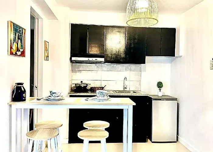 Hotel Two Bedroom Loft Bgc By Christine Ph 3*